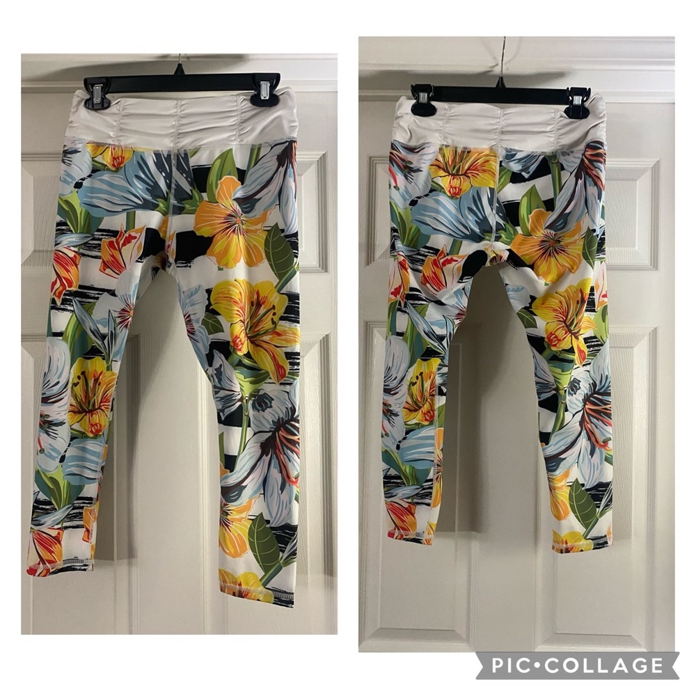 Mint & Lilac ladies Capri tights are a size Medium.